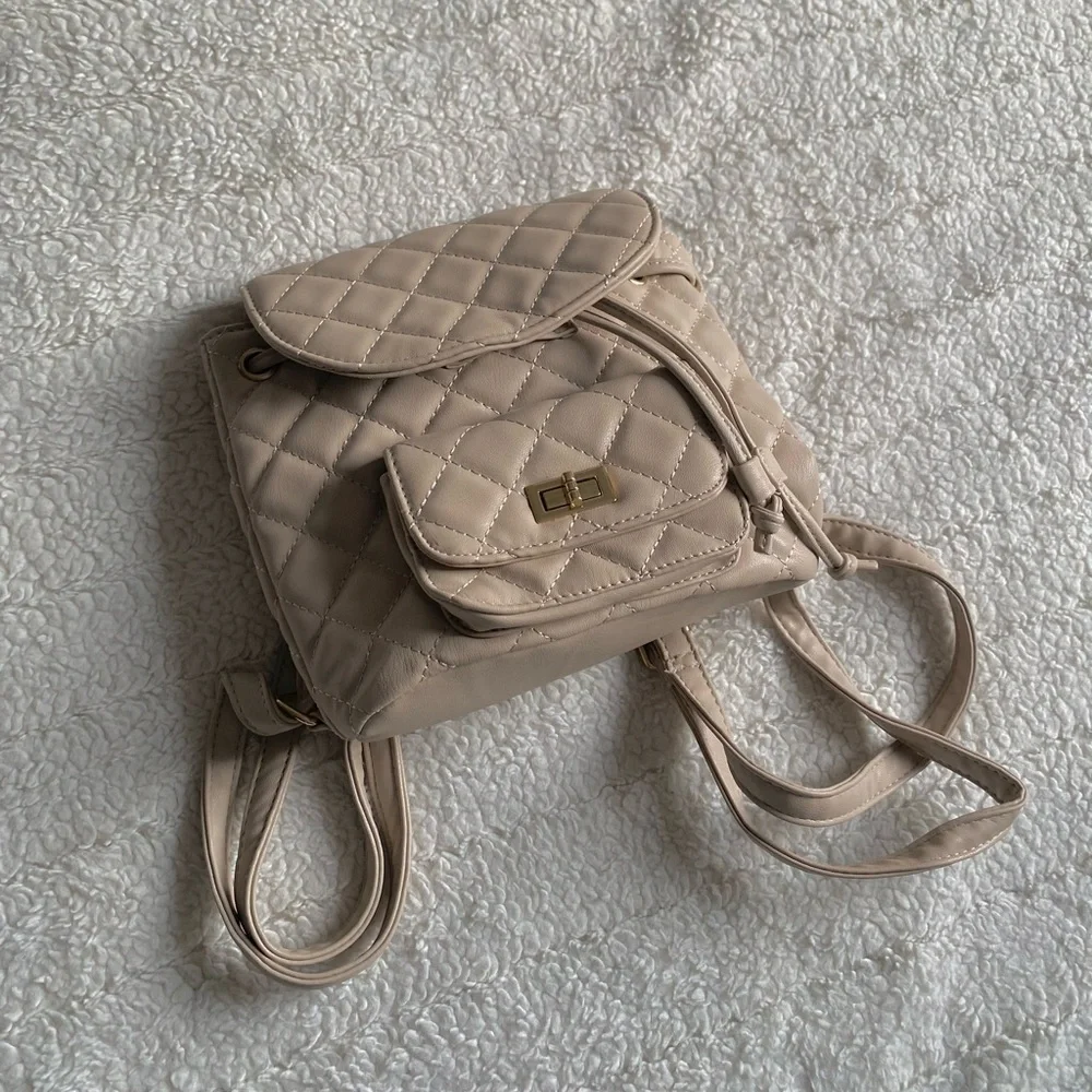 Prettylittlething Quilted Mini Backpack - Picture 4 of 8